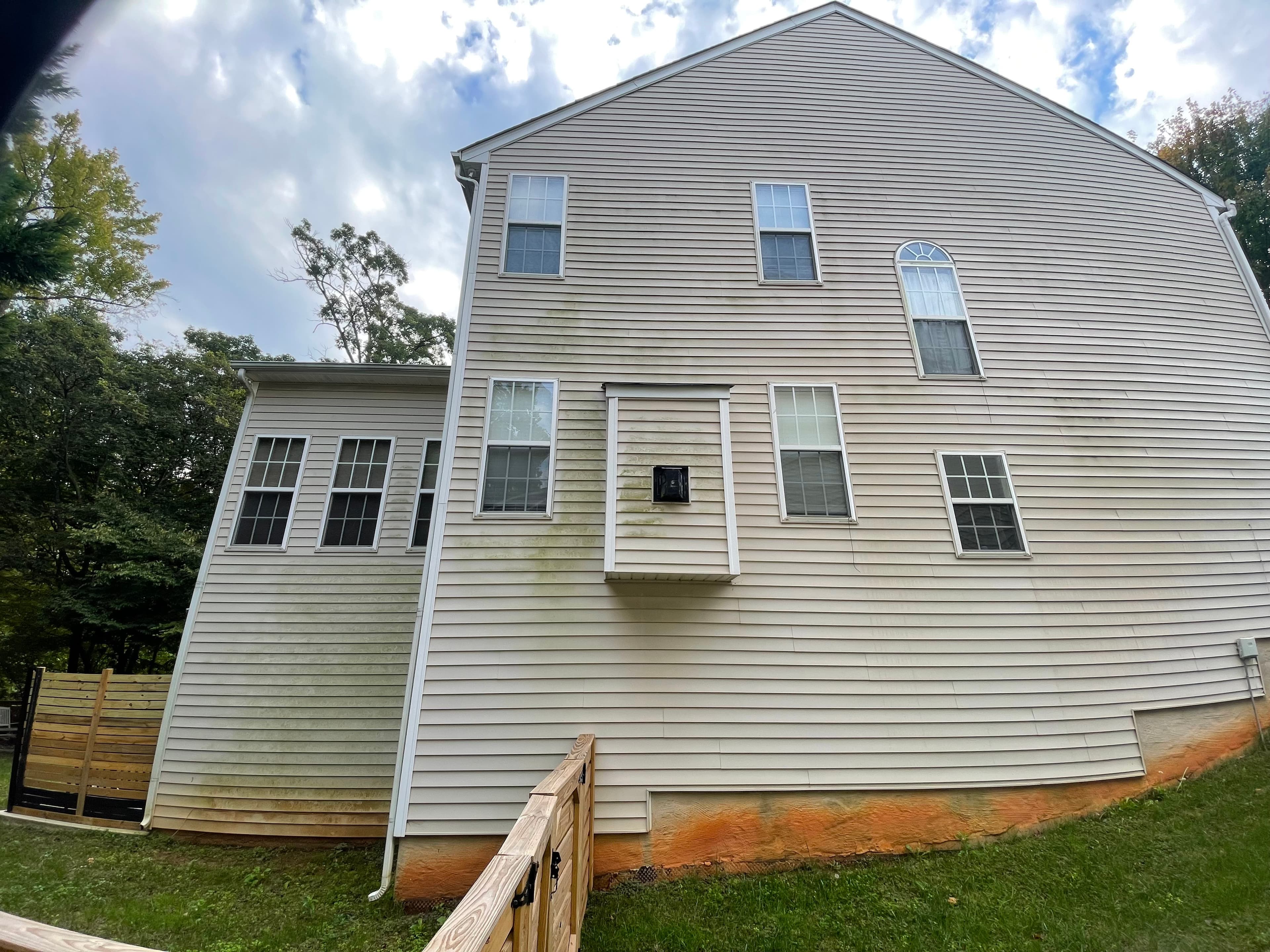 When is the Best Time to Pressure Wash Your Home in Matthews, NC?